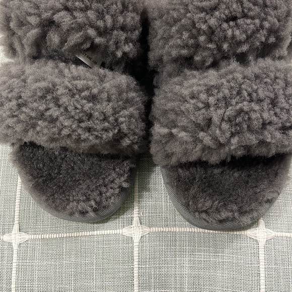 UGG slippers - Picture 6 of 9
